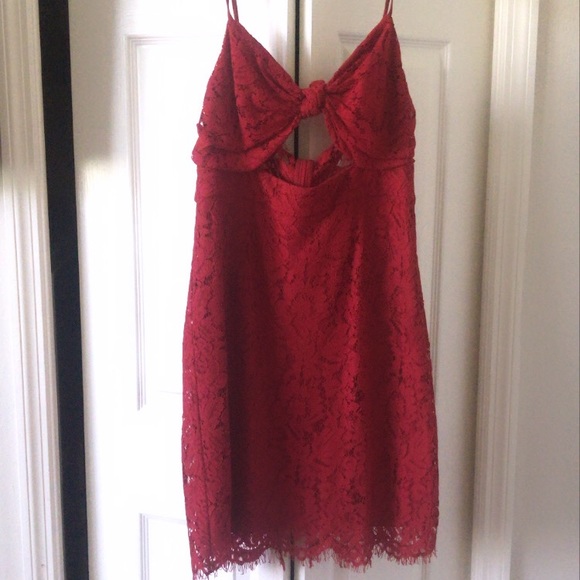 Lace cut out dress - Picture 3 of 5